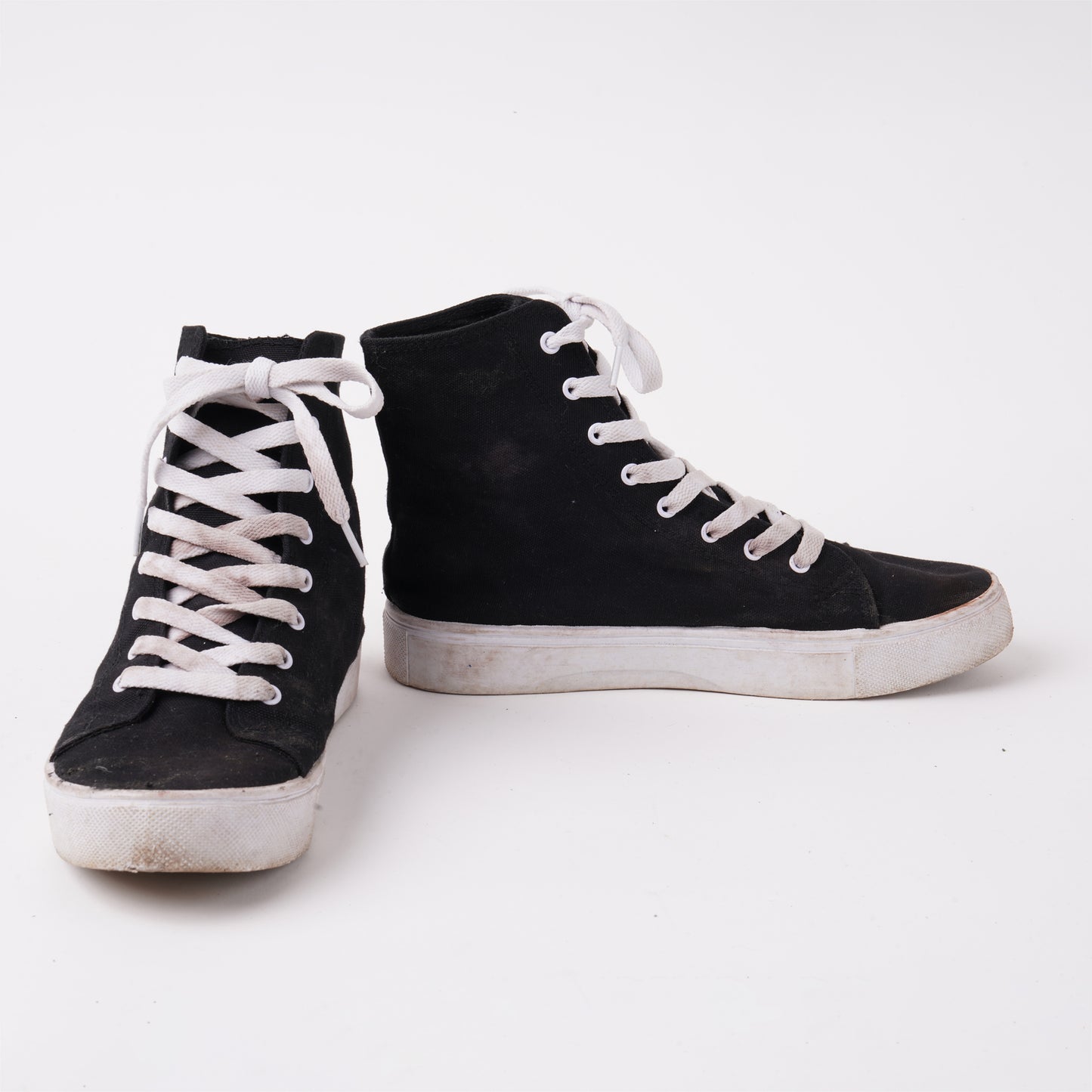 Black High Top sneaker size 6