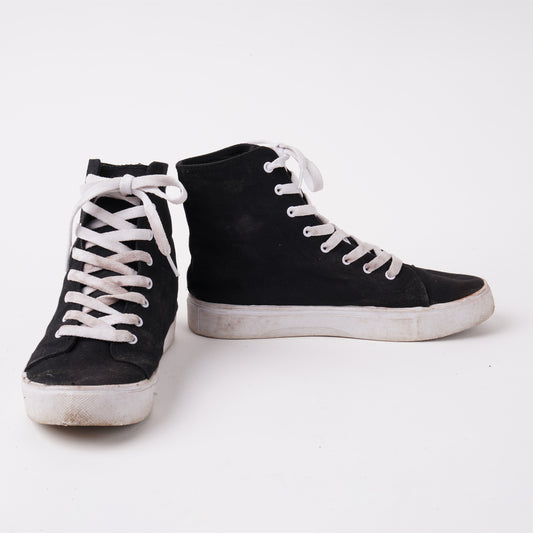 Black High Top sneaker size 6