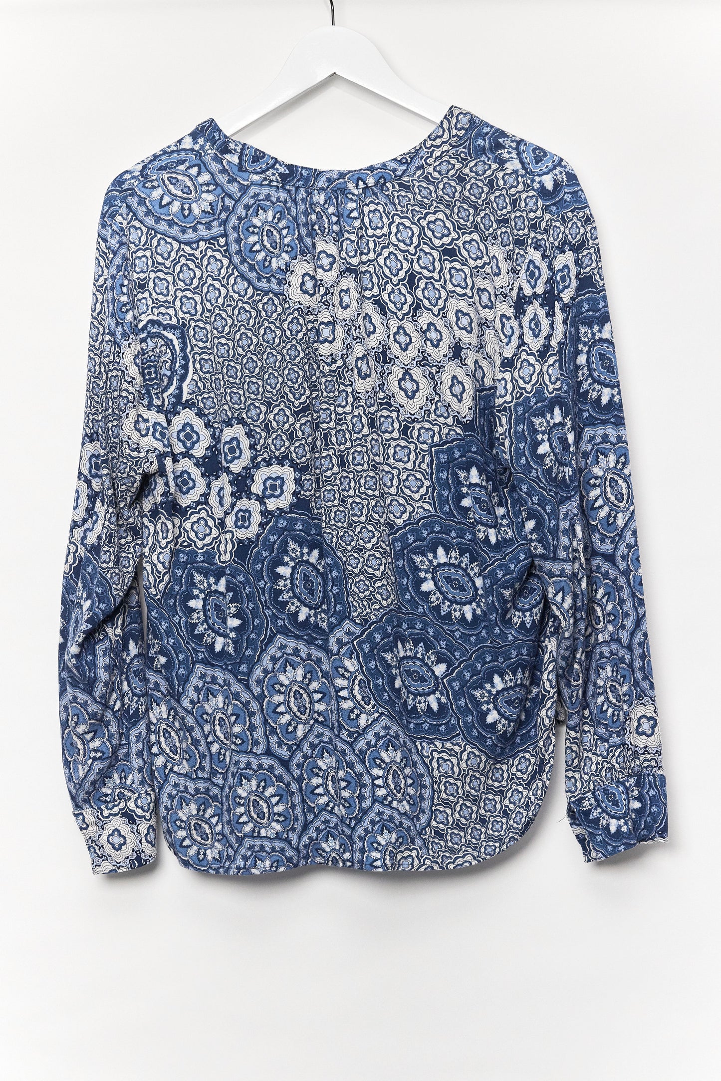 Womens H&M Pattern Blouse Size Medium