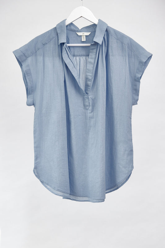 Womens H&M sleeveless blue blouse size medium