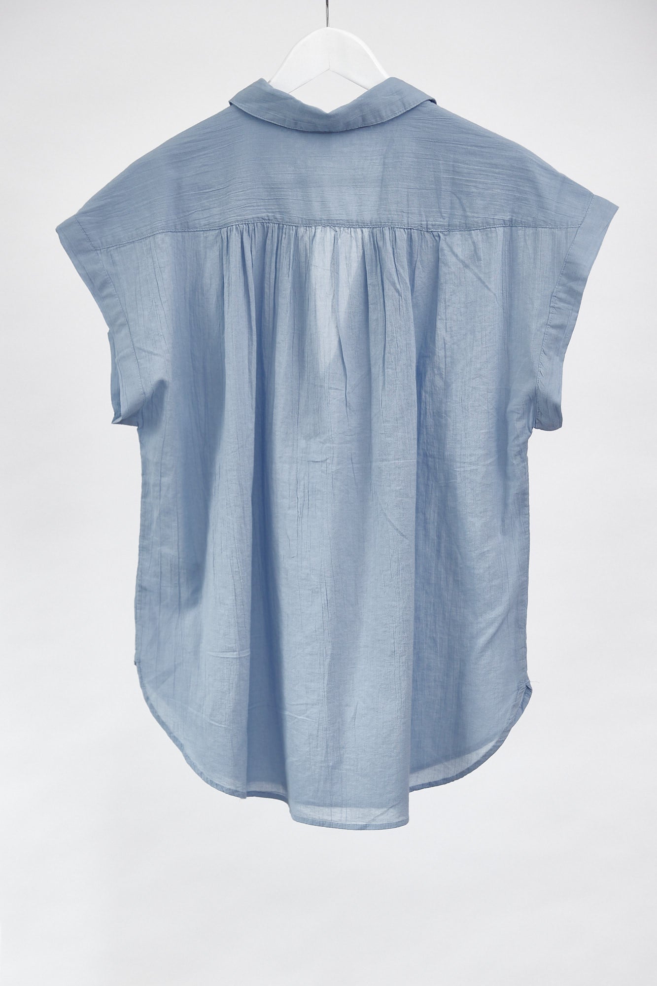 Womens H&M sleeveless blue blouse size medium