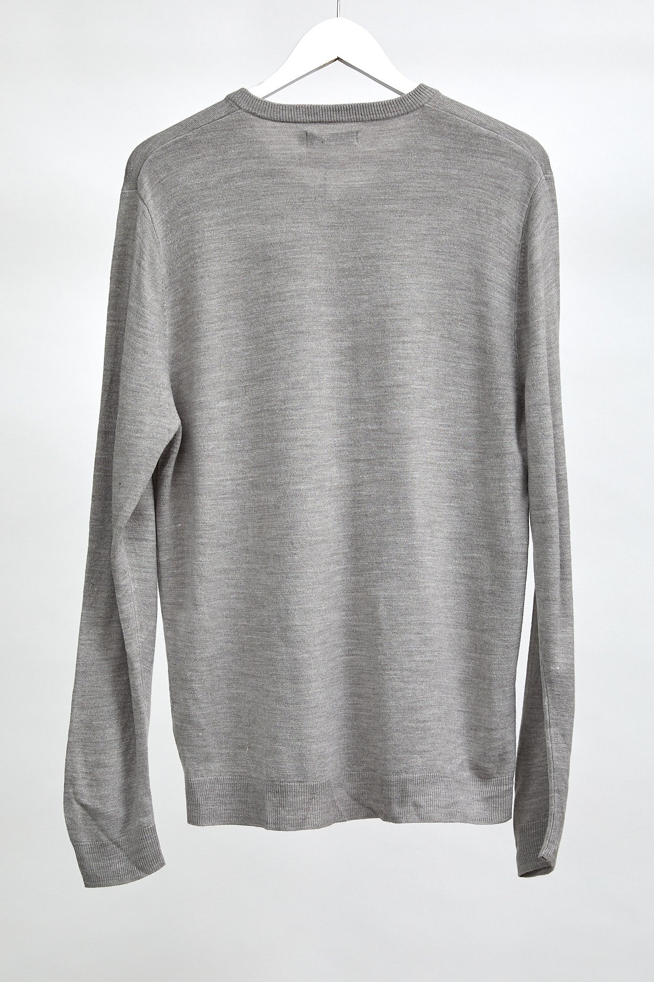 Mens Light Grey V-Neck Jumper: Size Medium