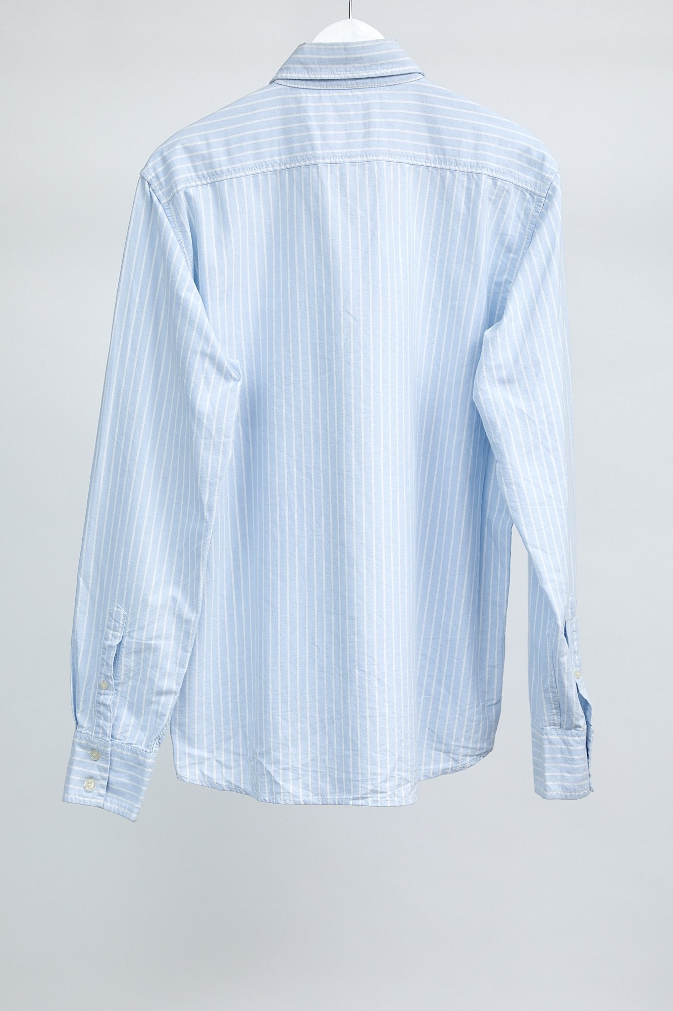 Mens Blue and White Pin Stripe Shirt: Size Large