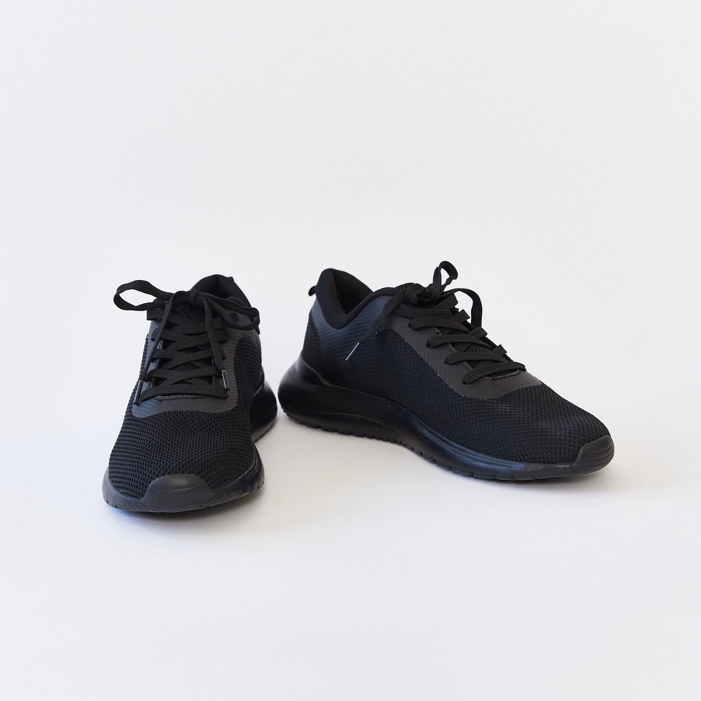 Black running trainer size 6.5