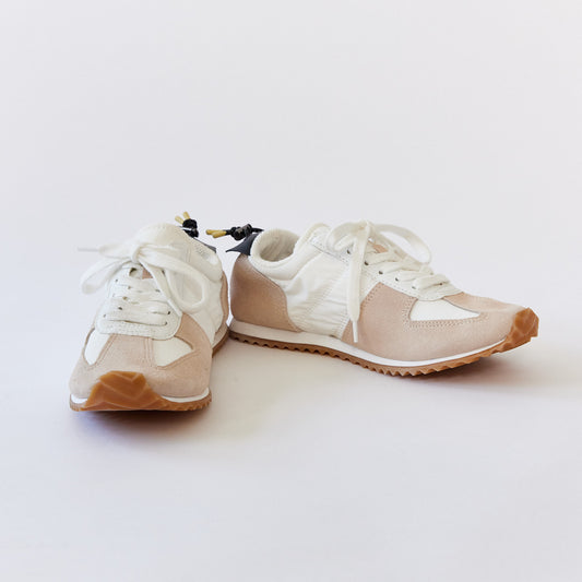 White and pink Mango running trainer size 4