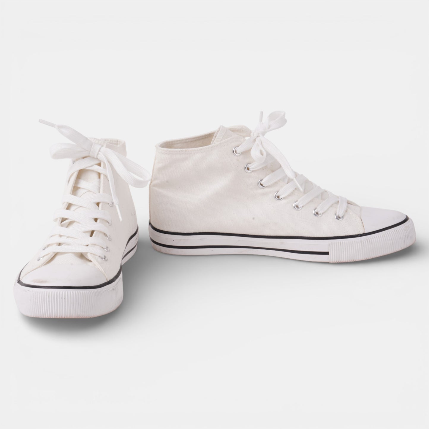 White Hightop trainers Size 9