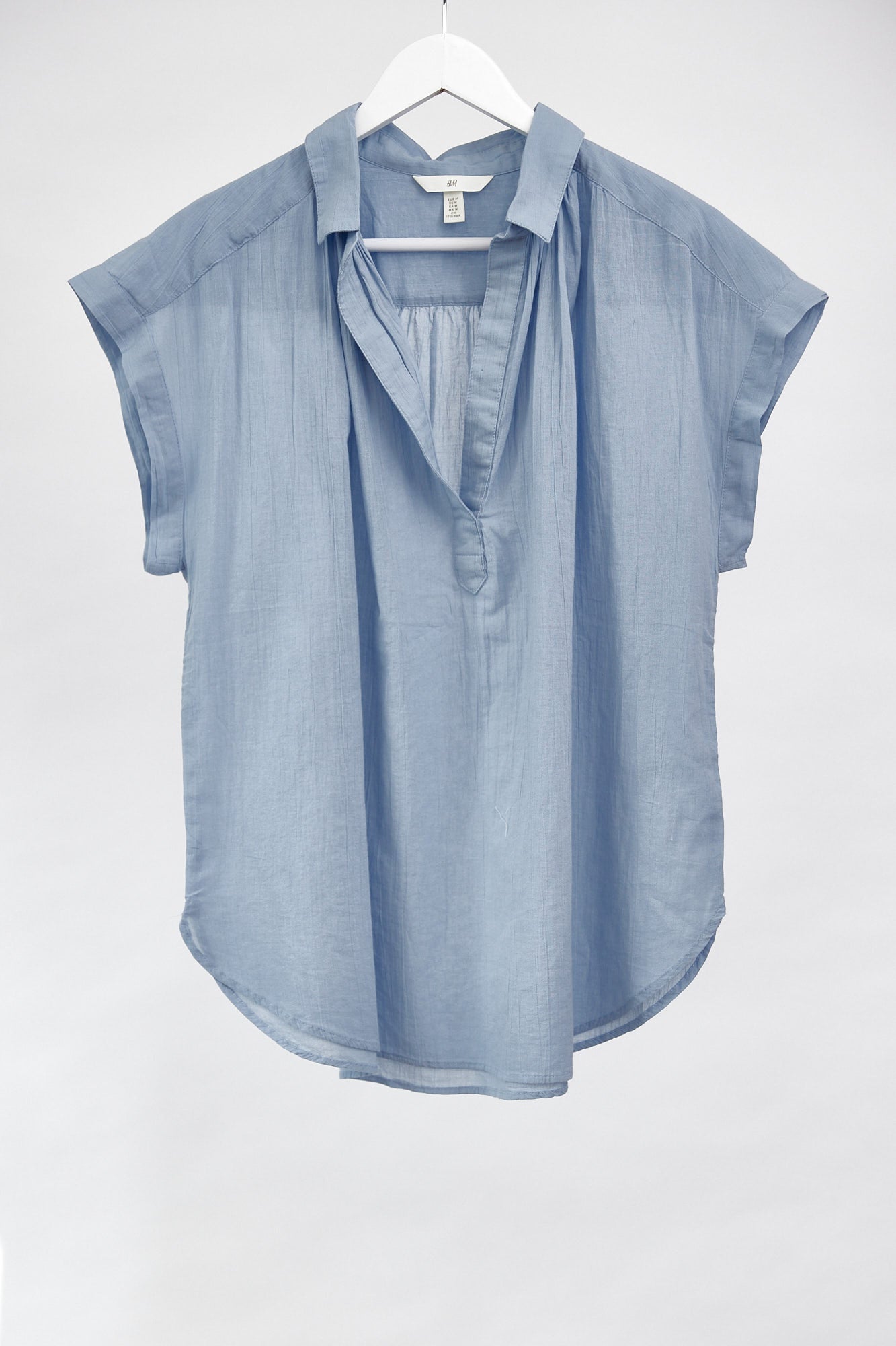 Womens H&M sleeveless blue blouse size medium