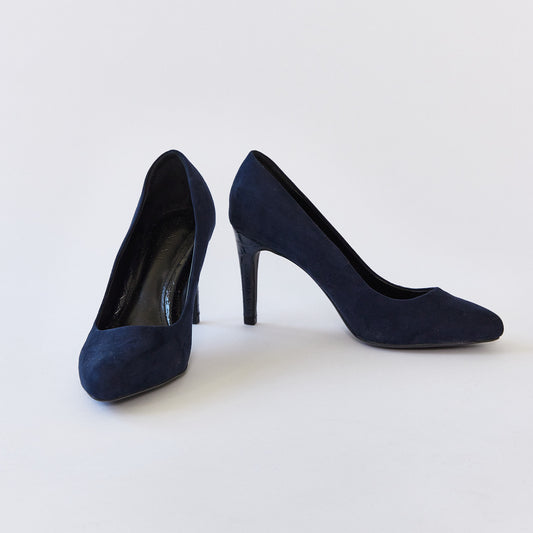 Navy heeled pump shoe size 5